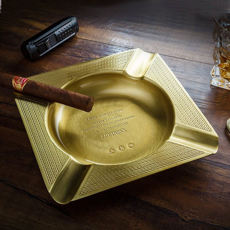 Lưu ý khi lựa chọn gạt tàn cigar khắc tên