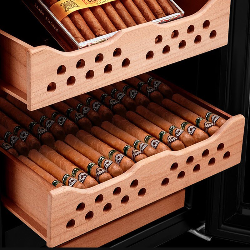 Tủ bảo quản cigar làm từ gỗ tuyết tùng có khả năng chống mối mọt 